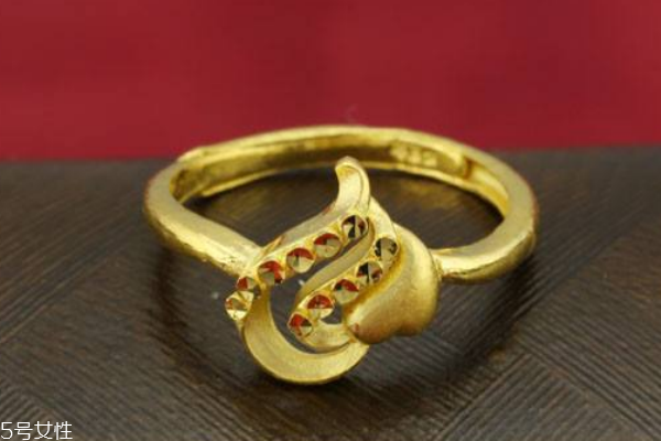 結婚交換戒指可以用黃金戒指嗎_交換戒指可以用金戒指_結婚交換金戒指可以么